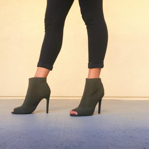 Steve Madden Candid Heel In Olive - Picture 1 of 6